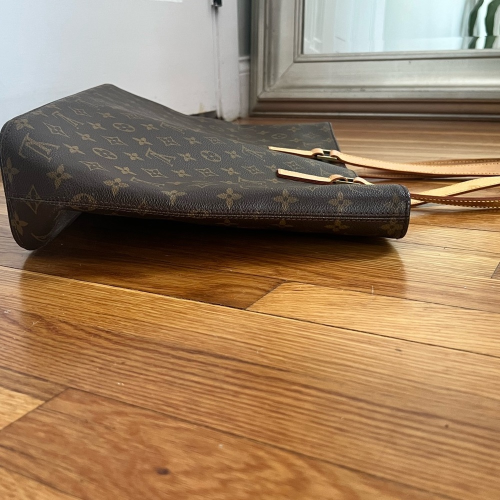 Luis Vuitton bag - Picture 10 of 10